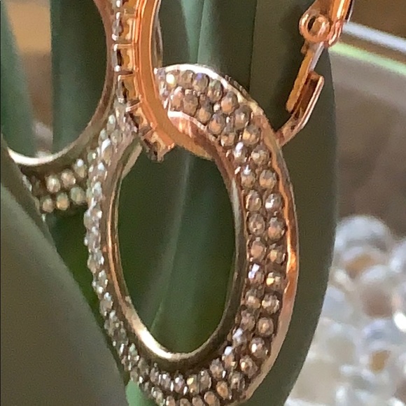 Two piece gold tone crystal earrings - Picture 3 of 4